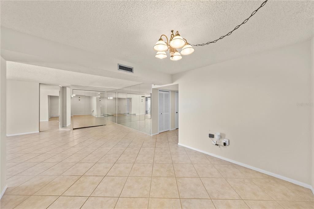 For Sale: $369,000 (2 beds, 2 baths, 1700 Square Feet)