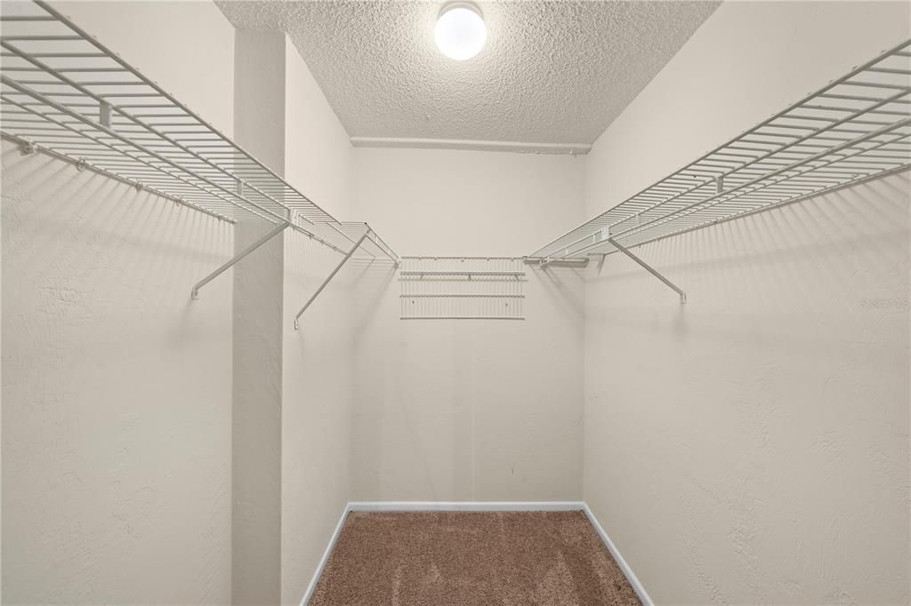 For Sale: $369,000 (2 beds, 2 baths, 1700 Square Feet)
