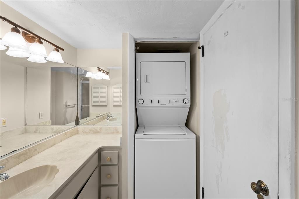 For Sale: $369,000 (2 beds, 2 baths, 1700 Square Feet)