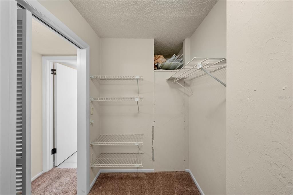 For Sale: $369,000 (2 beds, 2 baths, 1700 Square Feet)