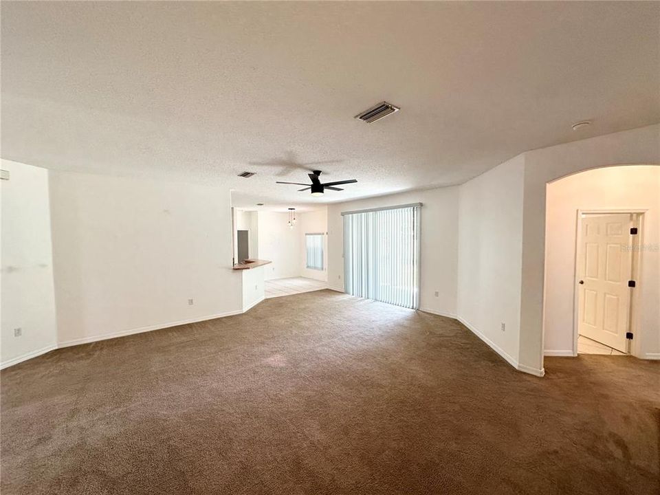 En Venta: $374,999 (4 camas, 2 baños, 2250 Pies cuadrados)