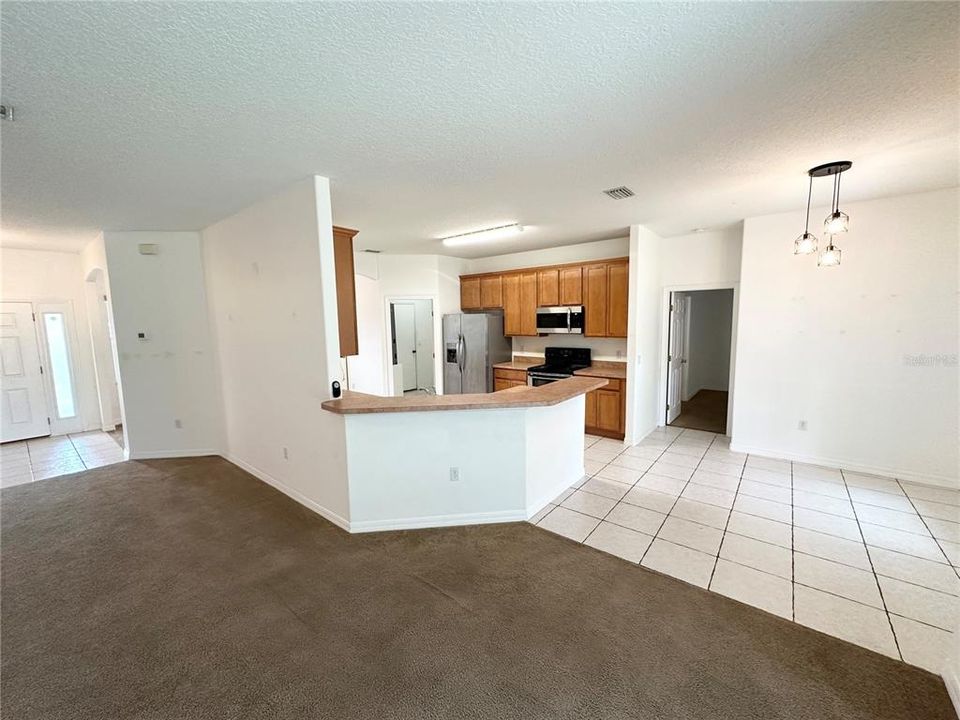 En Venta: $374,999 (4 camas, 2 baños, 2250 Pies cuadrados)