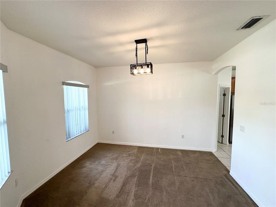 En Venta: $374,999 (4 camas, 2 baños, 2250 Pies cuadrados)