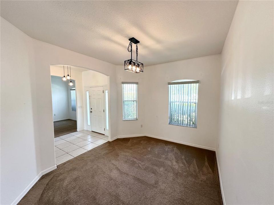 En Venta: $374,999 (4 camas, 2 baños, 2250 Pies cuadrados)