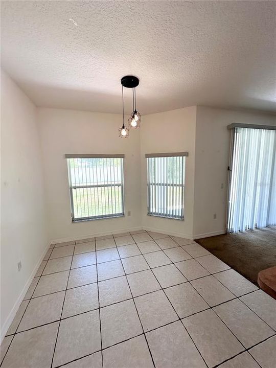 En Venta: $374,999 (4 camas, 2 baños, 2250 Pies cuadrados)