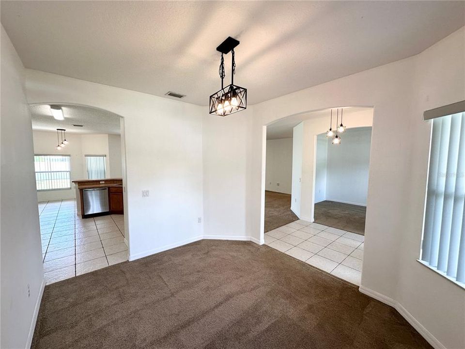 En Venta: $374,999 (4 camas, 2 baños, 2250 Pies cuadrados)