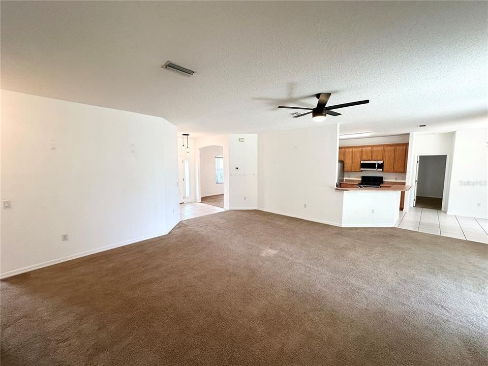 En Venta: $374,999 (4 camas, 2 baños, 2250 Pies cuadrados)