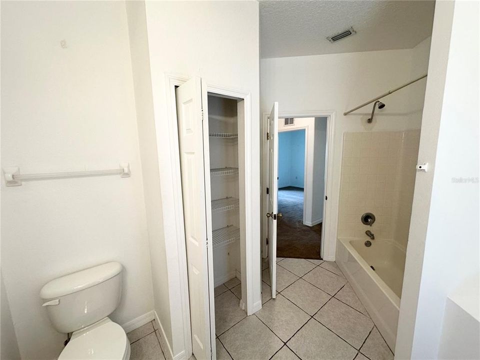 En Venta: $374,999 (4 camas, 2 baños, 2250 Pies cuadrados)