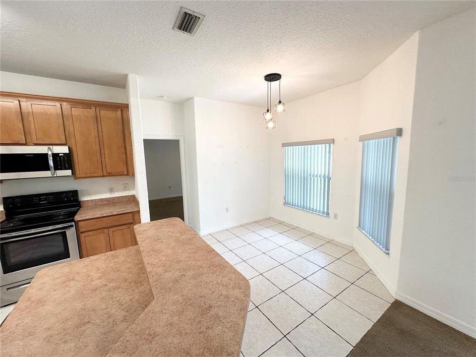 En Venta: $374,999 (4 camas, 2 baños, 2250 Pies cuadrados)