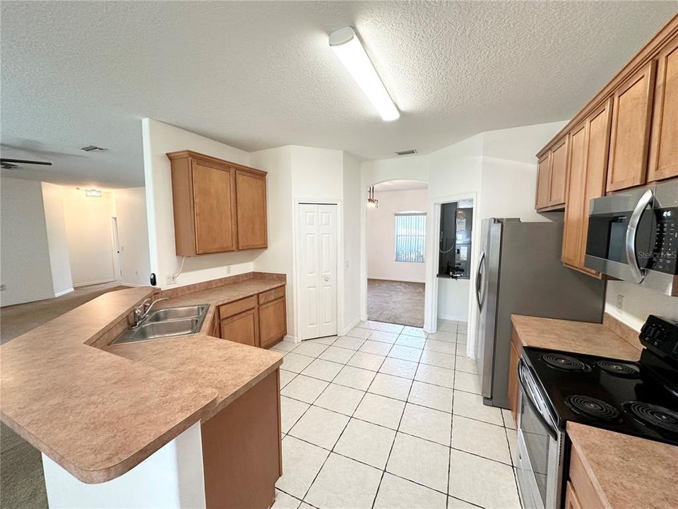 En Venta: $374,999 (4 camas, 2 baños, 2250 Pies cuadrados)