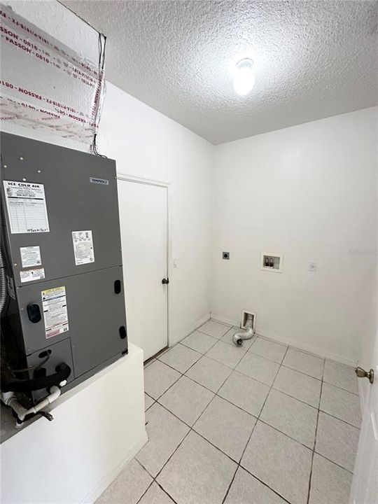 En Venta: $374,999 (4 camas, 2 baños, 2250 Pies cuadrados)