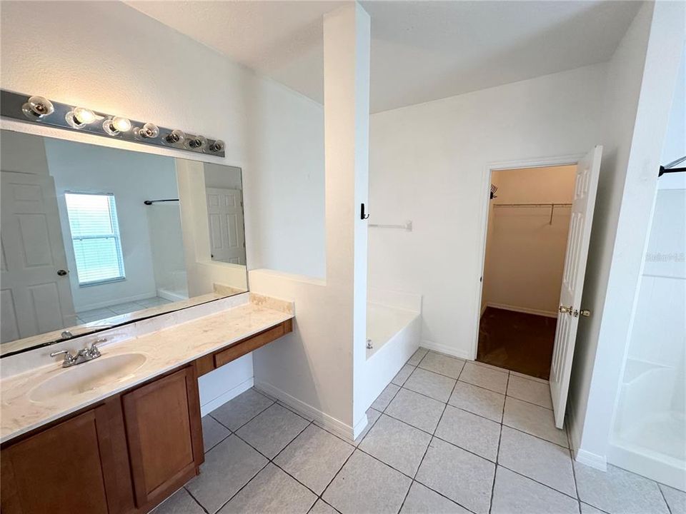 En Venta: $374,999 (4 camas, 2 baños, 2250 Pies cuadrados)