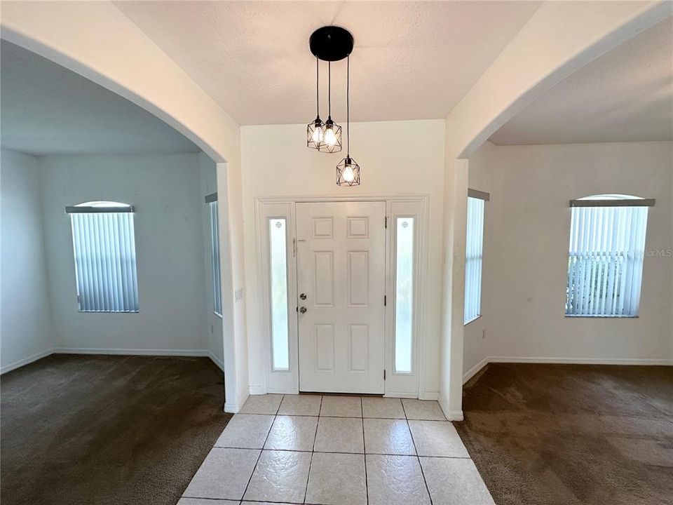 En Venta: $374,999 (4 camas, 2 baños, 2250 Pies cuadrados)