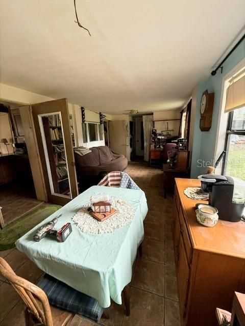 На продажу: $220,000 (2 спален, 1 ванн, 943 Квадратных фут)