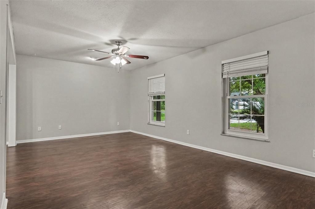 For Sale: $399,900 (3 beds, 2 baths, 1762 Square Feet)
