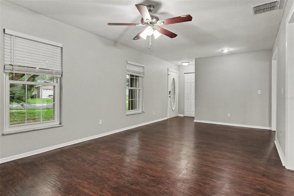 For Sale: $399,900 (3 beds, 2 baths, 1762 Square Feet)