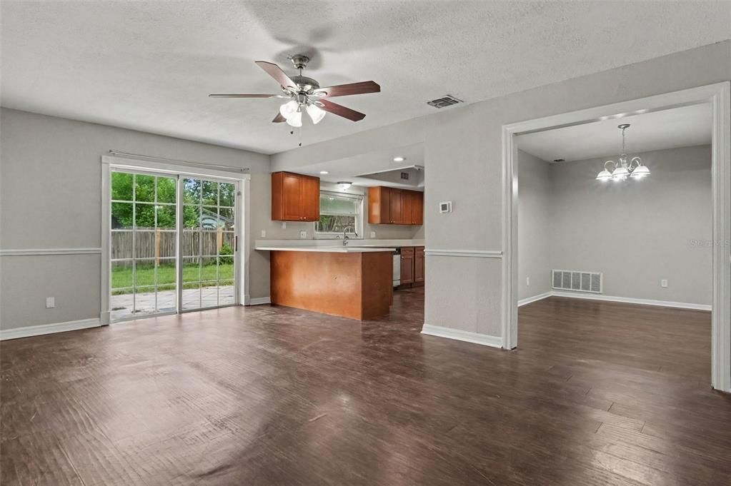 For Sale: $399,900 (3 beds, 2 baths, 1762 Square Feet)