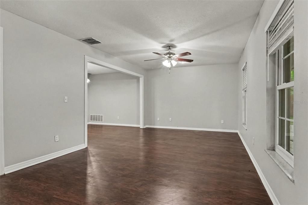 For Sale: $399,900 (3 beds, 2 baths, 1762 Square Feet)