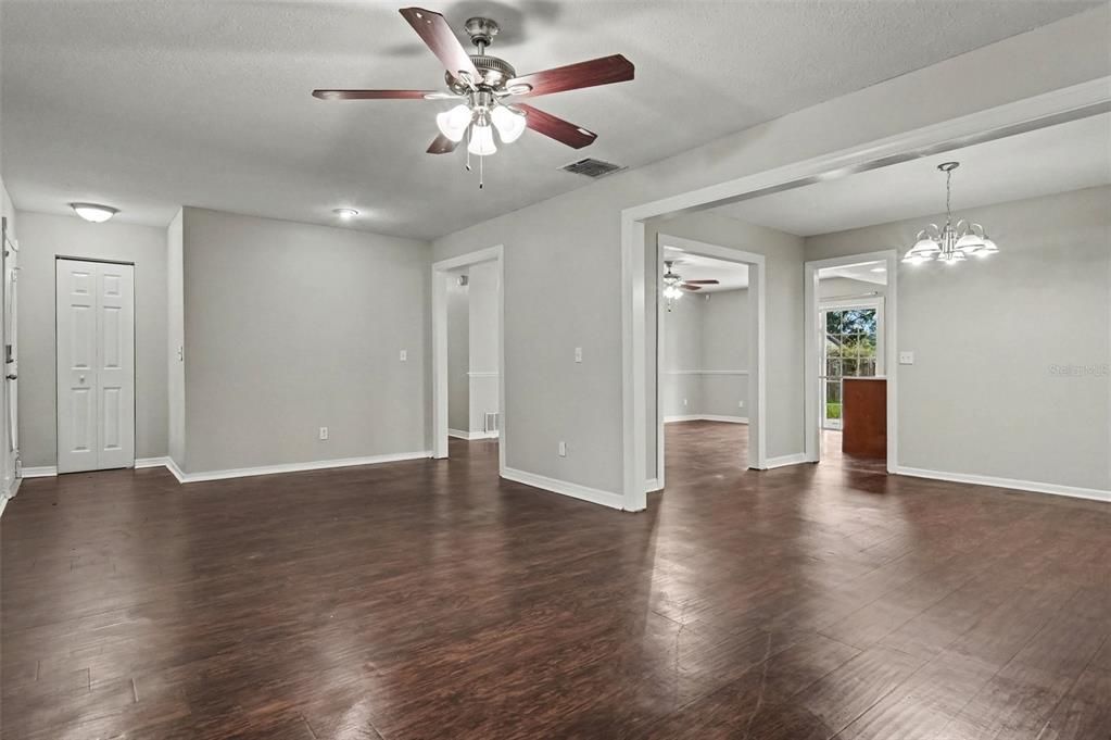 For Sale: $399,900 (3 beds, 2 baths, 1762 Square Feet)