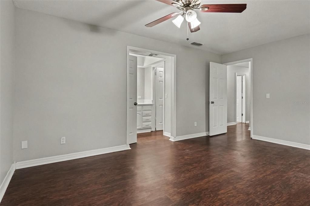 For Sale: $399,900 (3 beds, 2 baths, 1762 Square Feet)