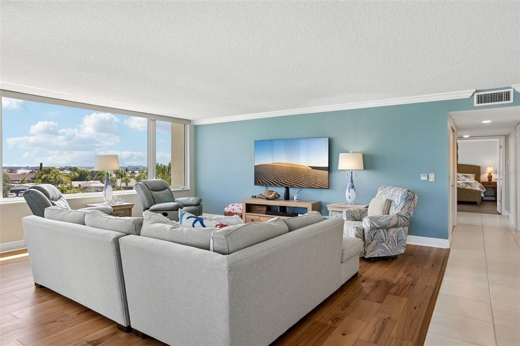 For Sale: $845,000 (2 beds, 2 baths, 1930 Square Feet)