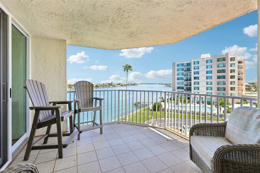 For Sale: $845,000 (2 beds, 2 baths, 1930 Square Feet)