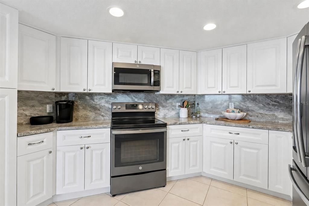 For Sale: $845,000 (2 beds, 2 baths, 1930 Square Feet)