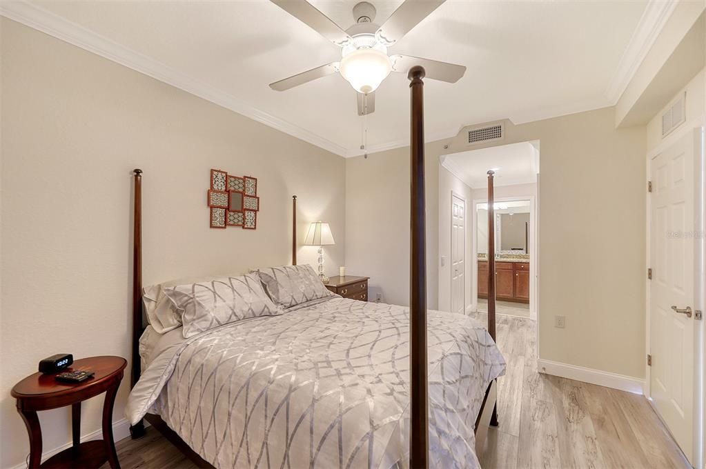 For Rent: $5,200 (2 beds, 2 baths, 1142 Square Feet)