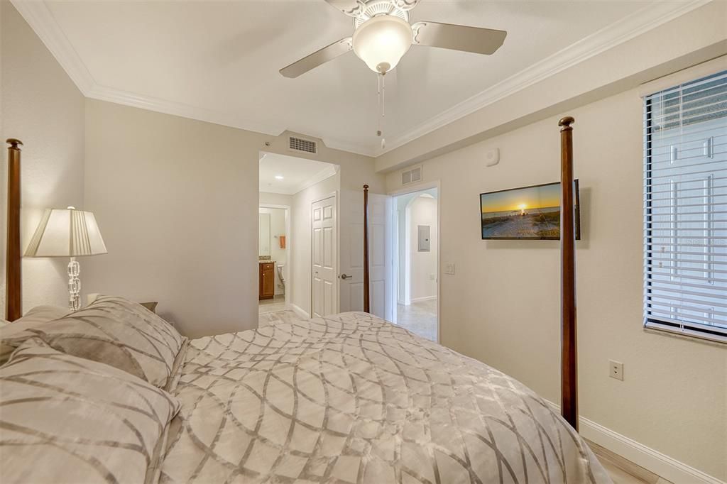For Rent: $5,200 (2 beds, 2 baths, 1142 Square Feet)