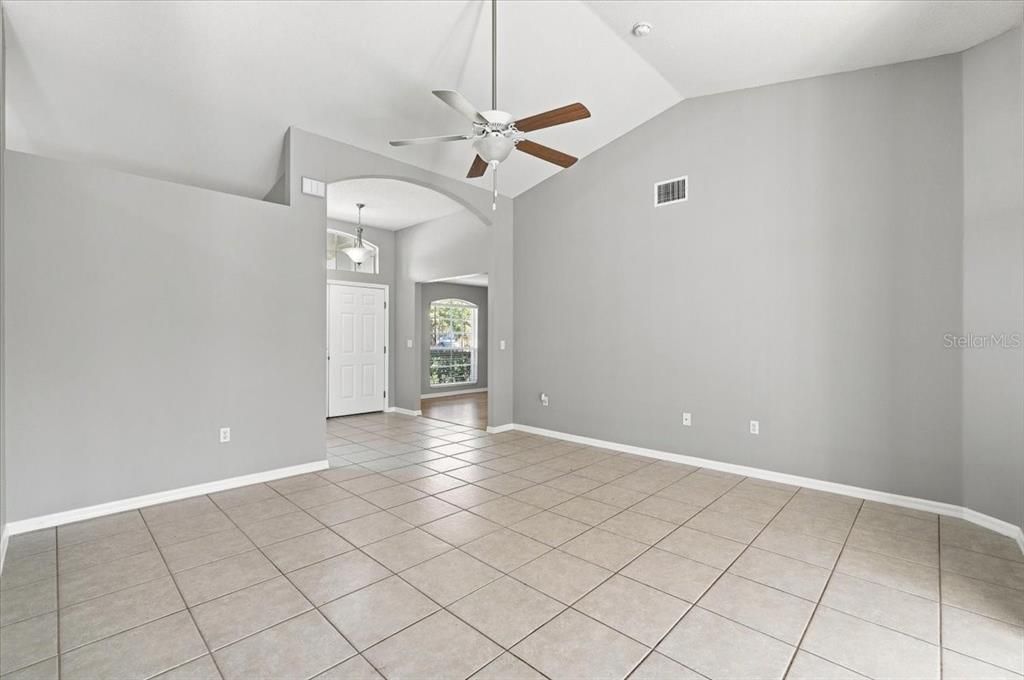 待售: $350,000 (3 贝兹, 2 浴室, 1880 平方英尺)