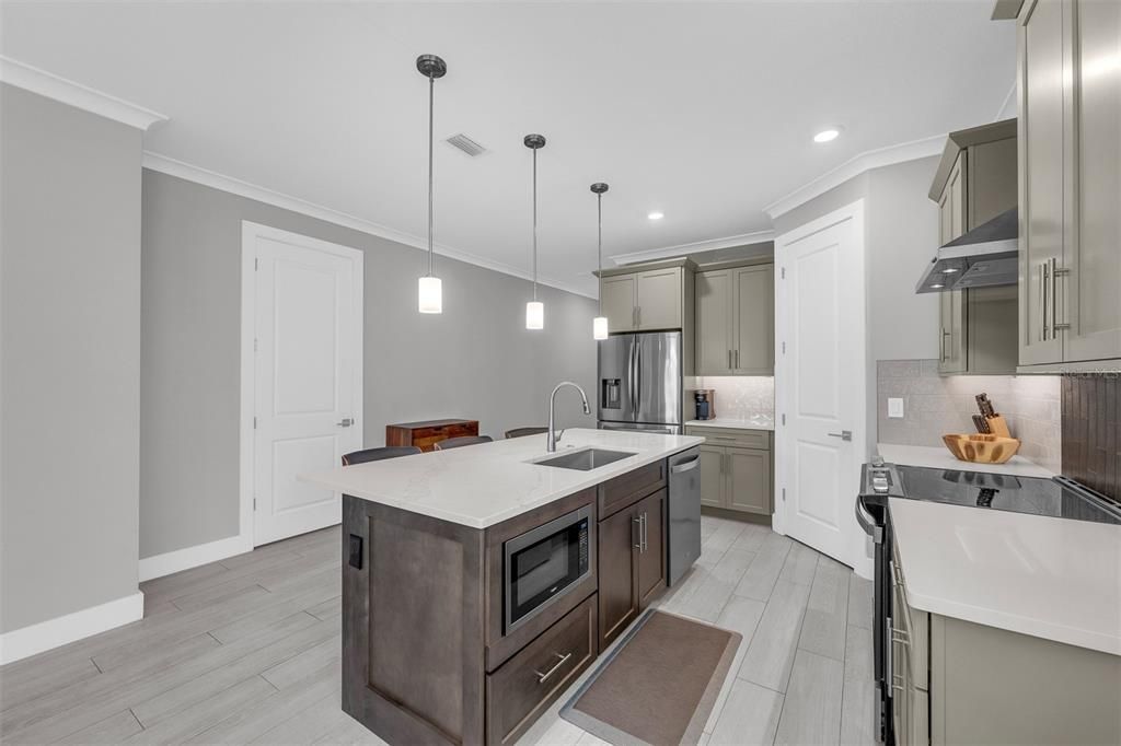 Active With Contract: $765,000 (4 beds, 2 baths, 2526 Square Feet)