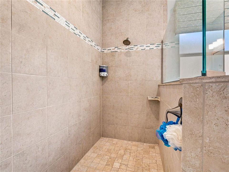 En Venta: $439,900 (2 camas, 2 baños, 1950 Pies cuadrados)
