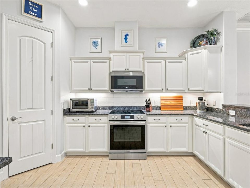 En Venta: $439,900 (2 camas, 2 baños, 1950 Pies cuadrados)