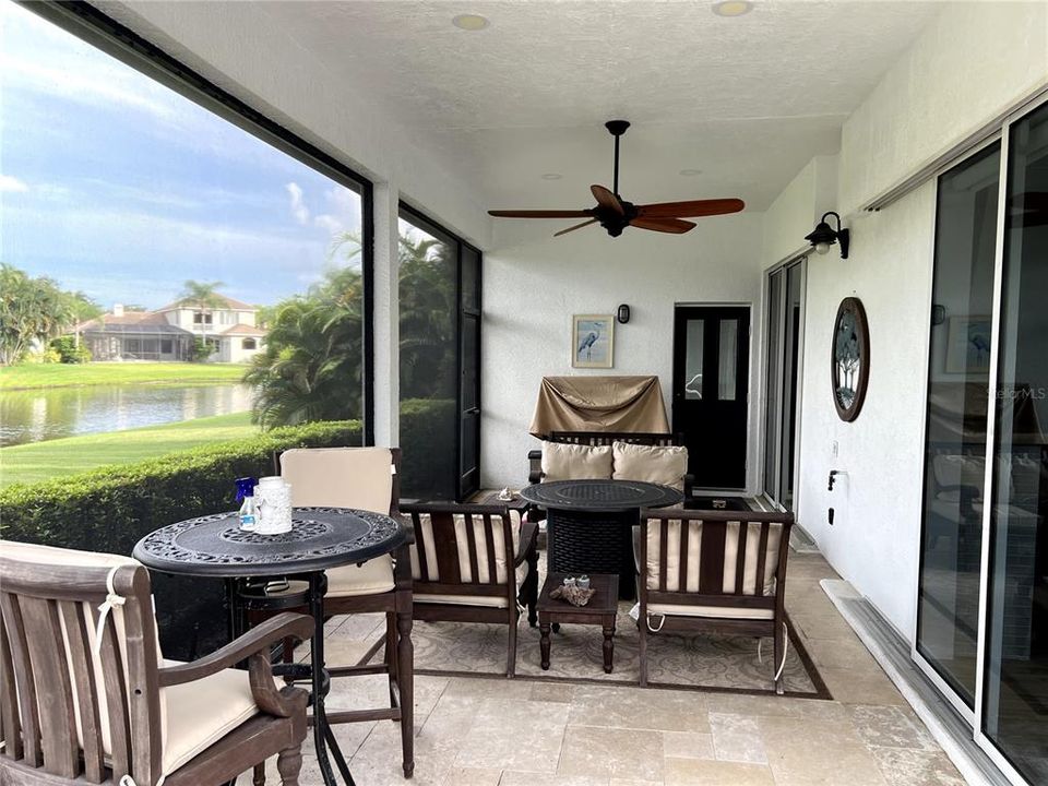 En Venta: $999,500 (3 camas, 3 baños, 2729 Pies cuadrados)