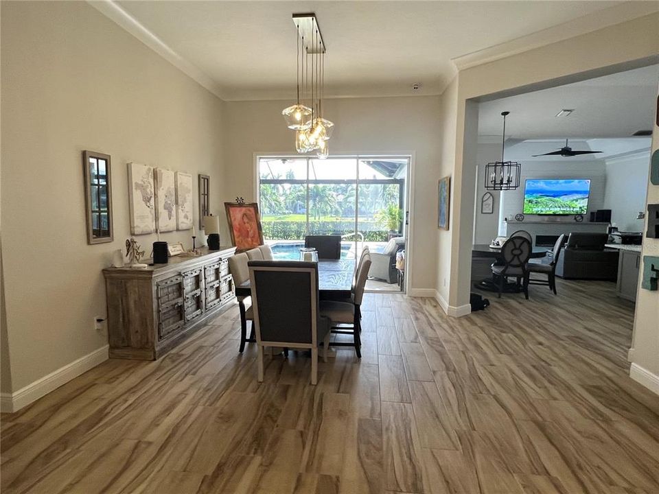 En Venta: $999,500 (3 camas, 3 baños, 2729 Pies cuadrados)