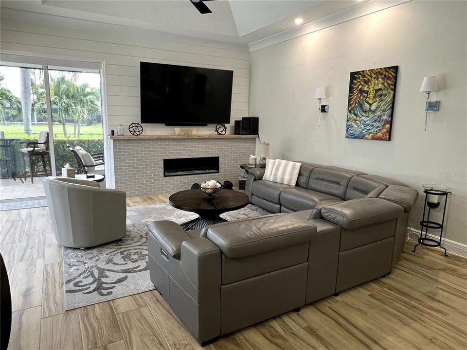 En Venta: $999,500 (3 camas, 3 baños, 2729 Pies cuadrados)