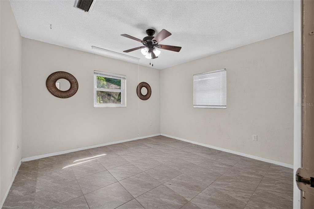 For Sale: $375,000 (2 beds, 2 baths, 1014 Square Feet)