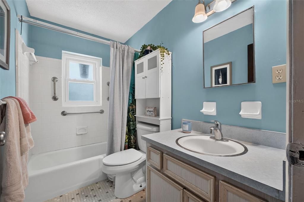 For Sale: $375,000 (2 beds, 2 baths, 1014 Square Feet)