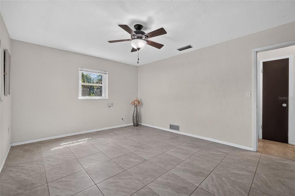 For Sale: $375,000 (2 beds, 2 baths, 1014 Square Feet)