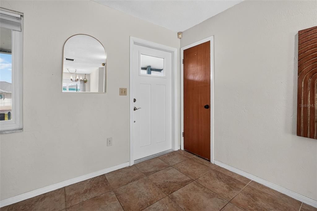 For Sale: $375,000 (2 beds, 2 baths, 1014 Square Feet)