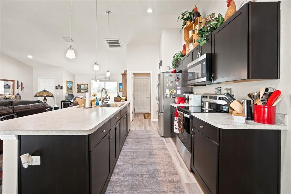 For Sale: $295,000 (3 beds, 2 baths, 1702 Square Feet)