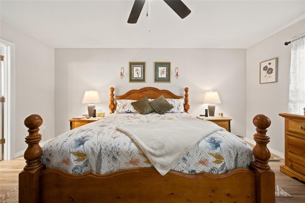 For Sale: $295,000 (3 beds, 2 baths, 1702 Square Feet)