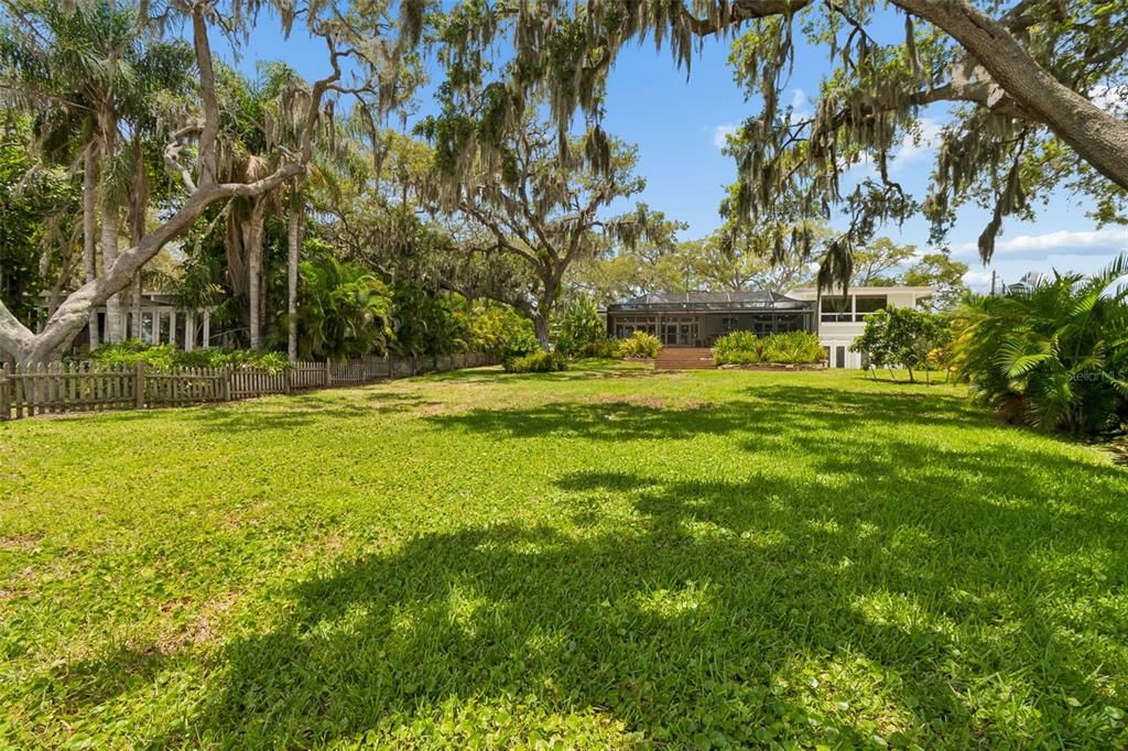 En Venta: $1,250,000 (4 camas, 2 baños, 2338 Pies cuadrados)