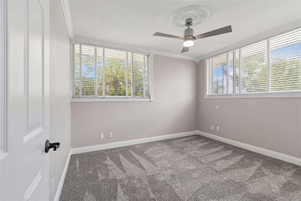 En Venta: $1,250,000 (4 camas, 2 baños, 2338 Pies cuadrados)