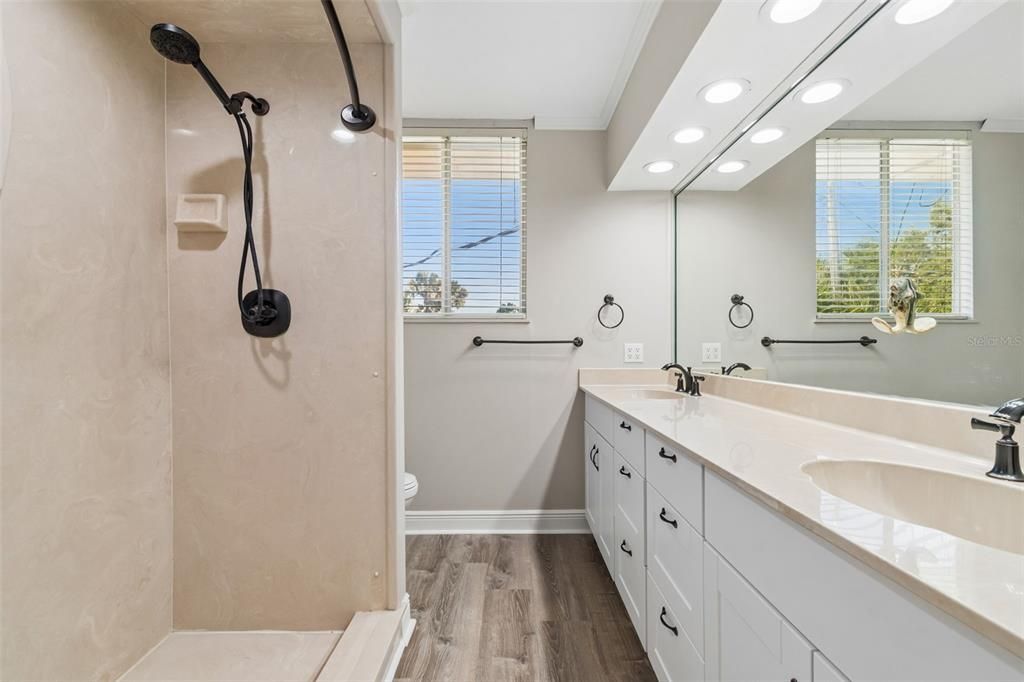 En Venta: $1,250,000 (4 camas, 2 baños, 2338 Pies cuadrados)
