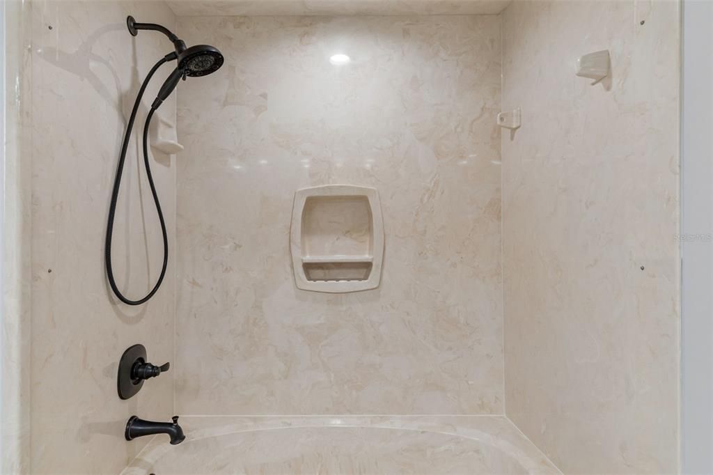 En Venta: $1,250,000 (4 camas, 2 baños, 2338 Pies cuadrados)