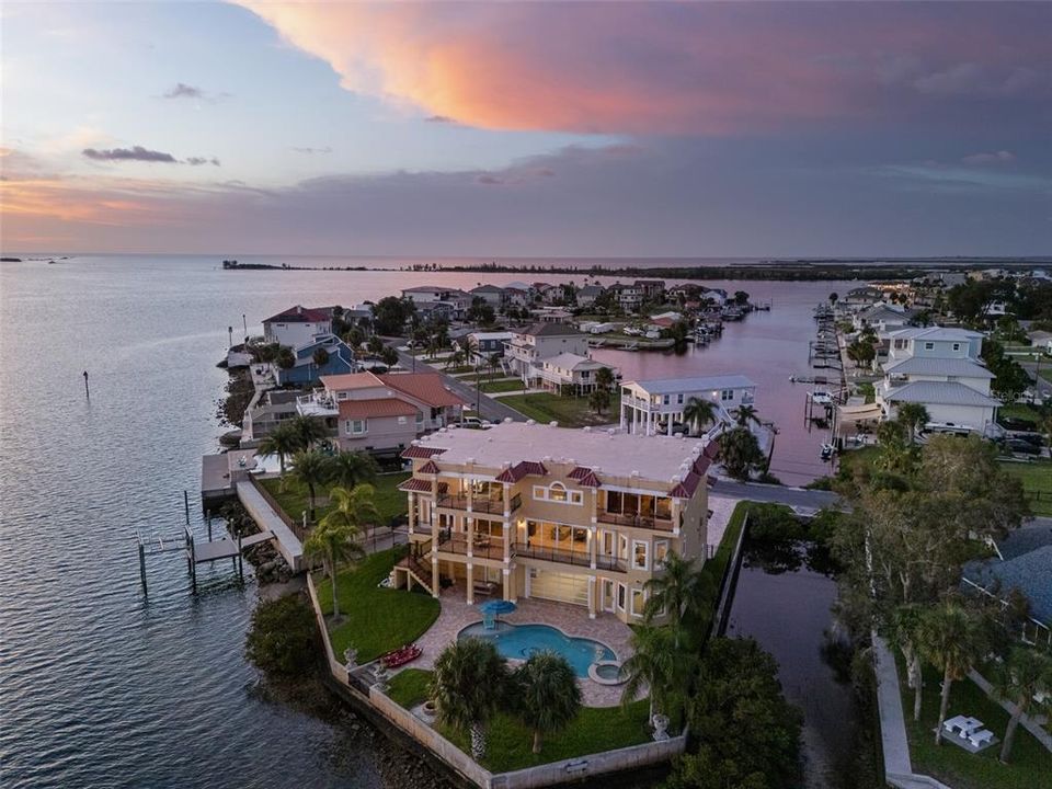 For Sale: $2,775,000 (4 beds, 4 baths, 4816 Square Feet)