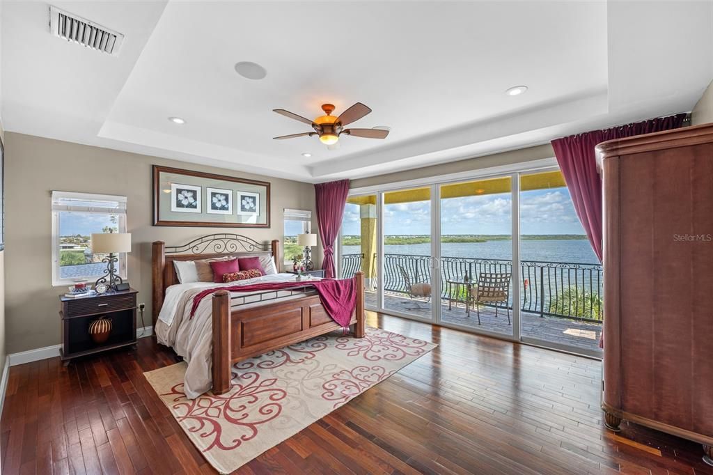 For Sale: $2,775,000 (4 beds, 4 baths, 4816 Square Feet)