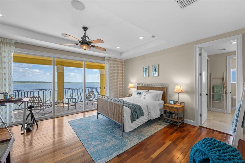 For Sale: $2,775,000 (4 beds, 4 baths, 4816 Square Feet)
