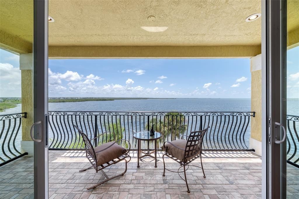 For Sale: $2,775,000 (4 beds, 4 baths, 4816 Square Feet)